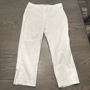 White Style & Co Capris 
XS
Like new!
Non-smoking home
